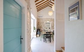 Stone House Lole